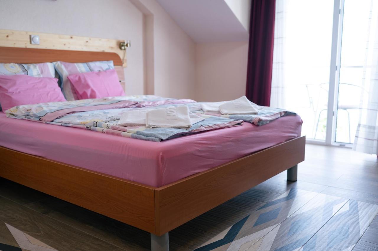 Hotel Holiday-M Охрид Екстериор снимка