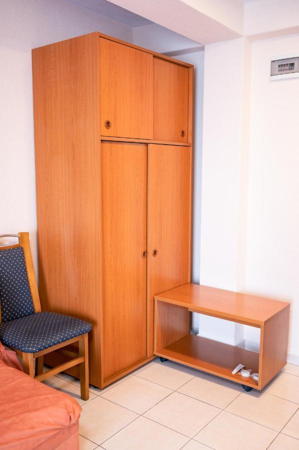 Hotel Holiday-M Охрид Екстериор снимка