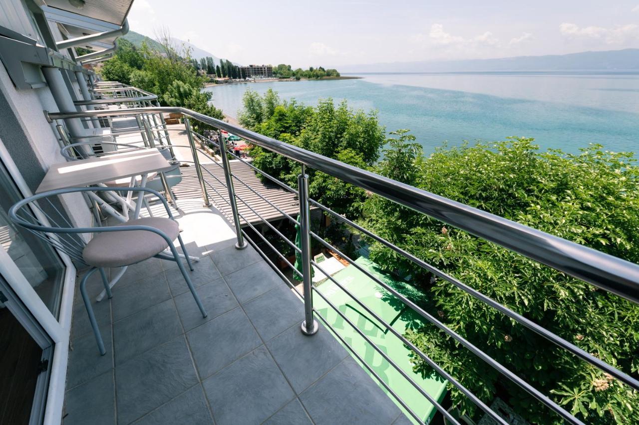 Hotel Holiday-M Охрид Екстериор снимка