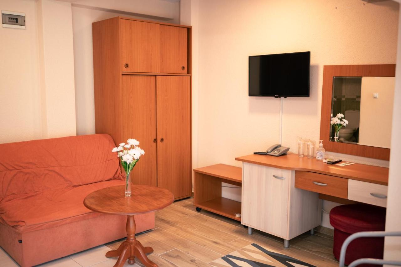 Hotel Holiday-M Охрид Екстериор снимка