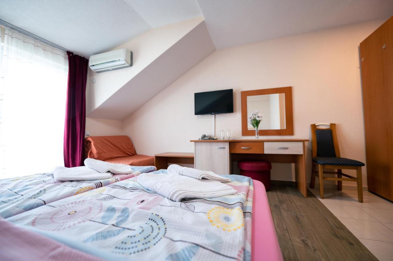 Hotel Holiday-M Охрид Екстериор снимка