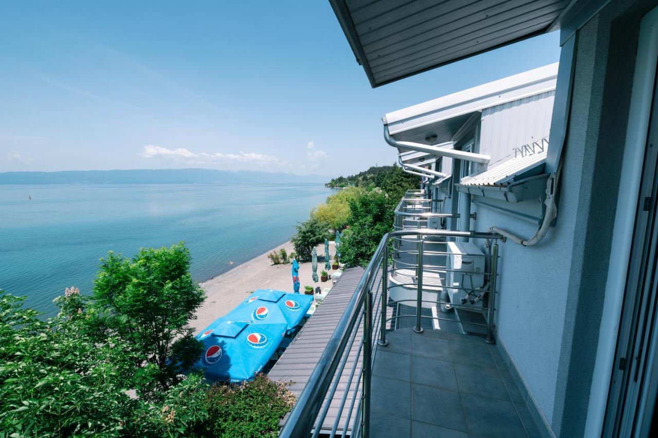 Hotel Holiday-M Охрид Екстериор снимка